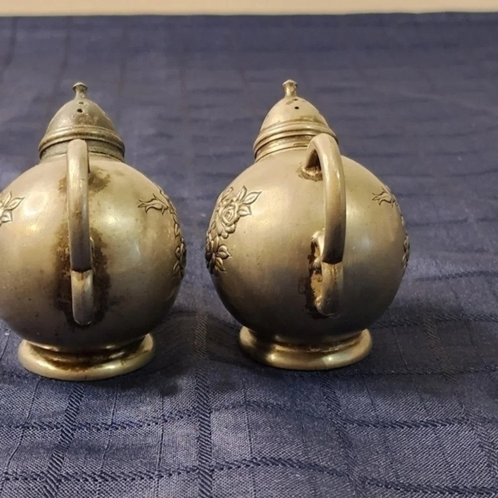 Vintage Metal Reg' D. Design Made In Japan‎ Salt And Pepper Shakers